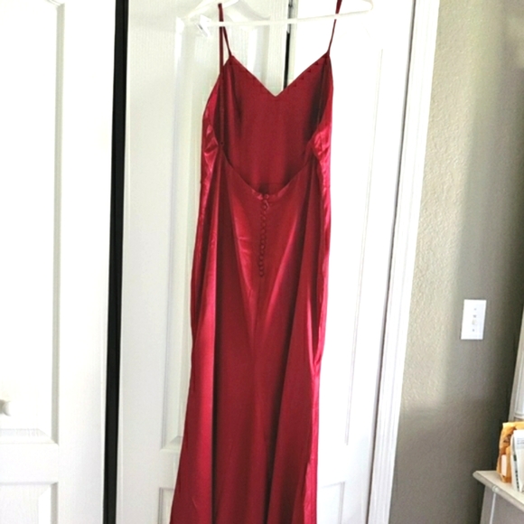 Hollywood Glam red satin dress - Picture 3 of 13